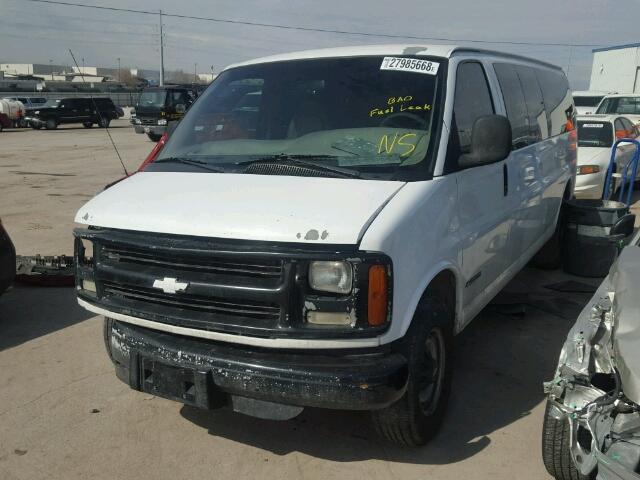 1GAHG39R111232564 - 2001 CHEVROLET EXPRESS G3 WHITE photo 2