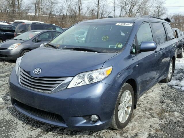 5TDDZ3DC5HS170232 - 2017 TOYOTA SIENNA XLE BLUE photo 2