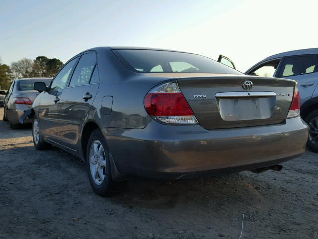 4T1BE32K15U973149 - 2005 TOYOTA CAMRY LE GRAY photo 3