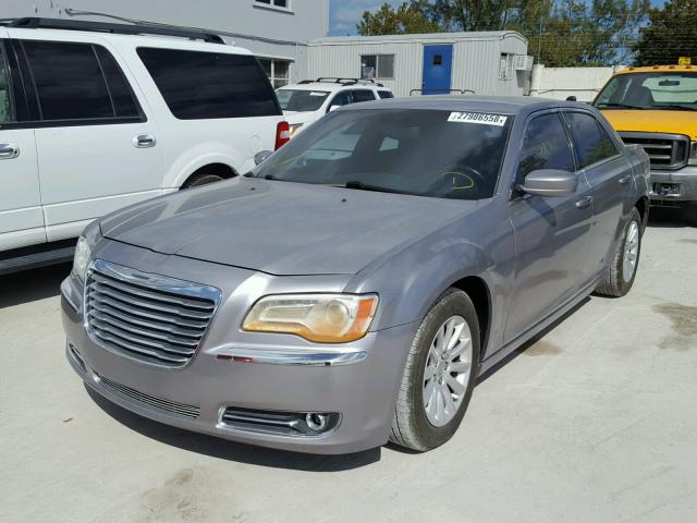 2C3CCAAG6DH572346 - 2013 CHRYSLER 300 GRAY photo 2