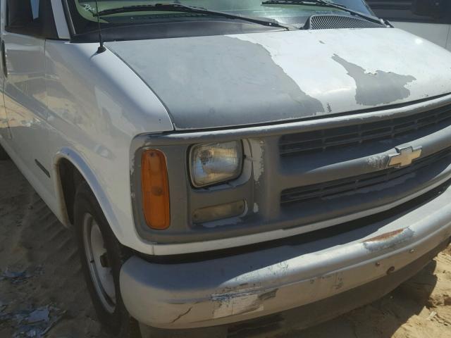 1GCFG25W521111977 - 2002 CHEVROLET EXPRESS G2 WHITE photo 9