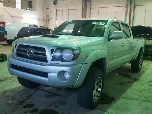 5TEMU52N98Z532970 - 2008 TOYOTA TACOMA DOU GRAY photo 2