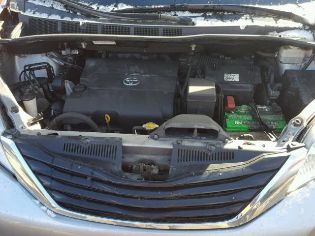 5TDKK3DC7CS211237 - 2012 TOYOTA SIENNA LE SILVER photo 7