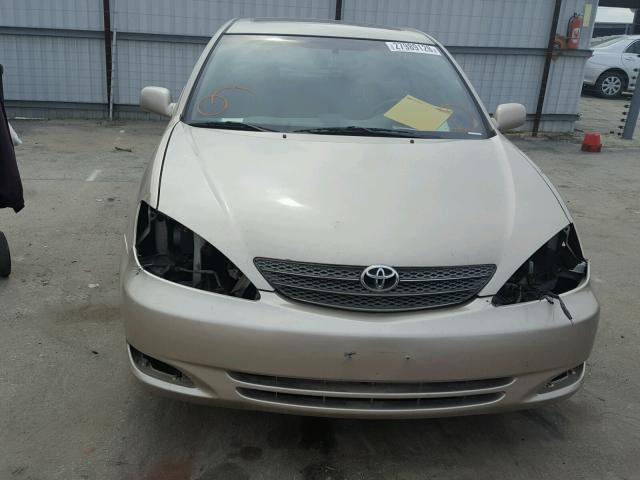 4T1BF32K53U554733 - 2003 TOYOTA CAMRY LE GOLD photo 9