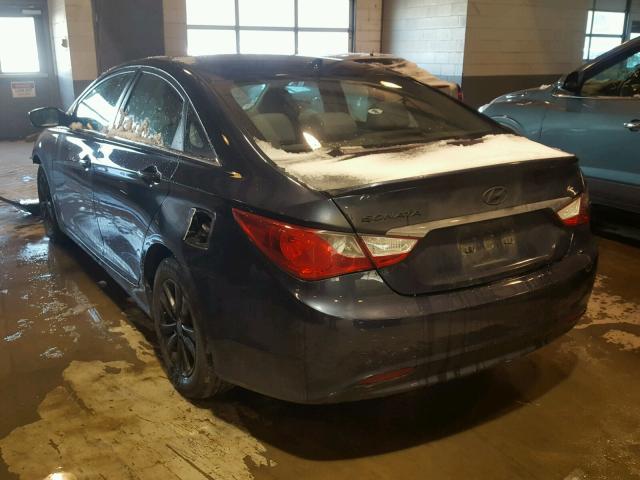 5NPEB4AC3DH665418 - 2013 HYUNDAI SONATA GLS BLUE photo 3