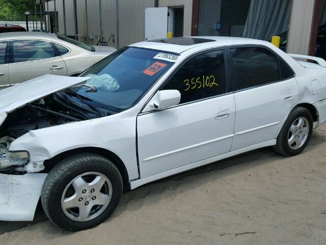 1HGCG1654YA073235 - 2000 HONDA ACCORD EX WHITE photo 10