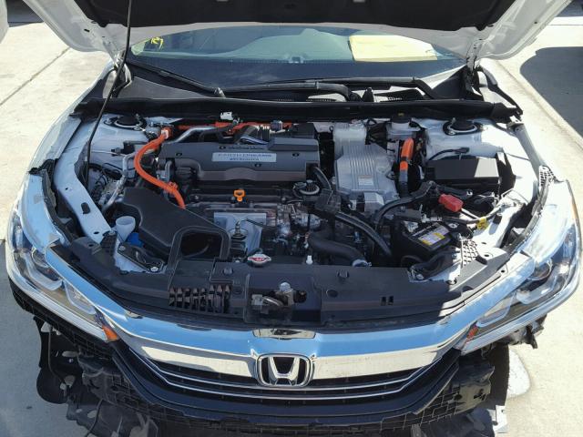 JHMCR6F39HC003690 - 2017 HONDA ACCORD HYB WHITE photo 7