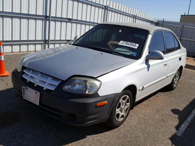 KMHCG45CX5U632387 - 2005 HYUNDAI ACCENT GL WHITE photo 2