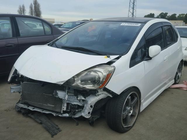 JHMGE8H42AC008864 - 2010 HONDA FIT SPORT WHITE photo 2