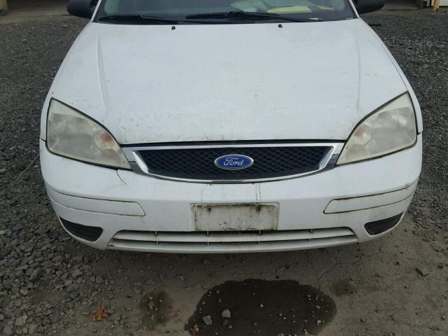 1FAFP36N25W206604 - 2005 FORD FOCUS ZXW WHITE photo 9