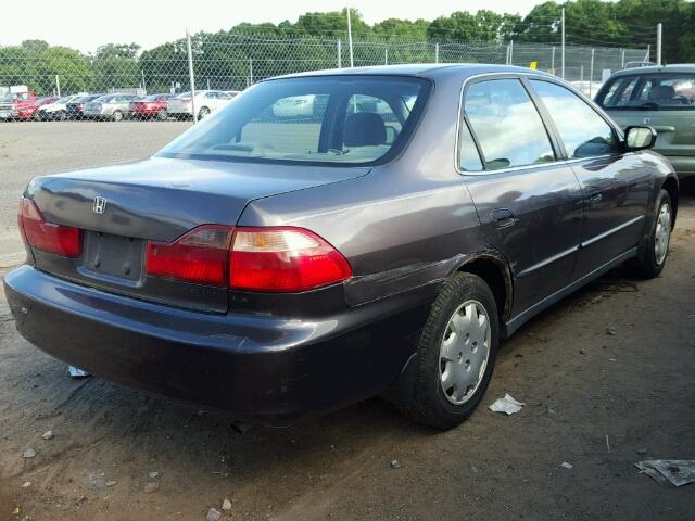 1HGCG6655XA032544 - 1999 HONDA ACCORD LX BLACK photo 4