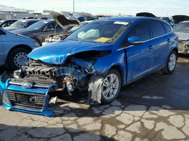 1FAHP3M2XCL111255 - 2012 FORD FOCUS SEL BLUE photo 2