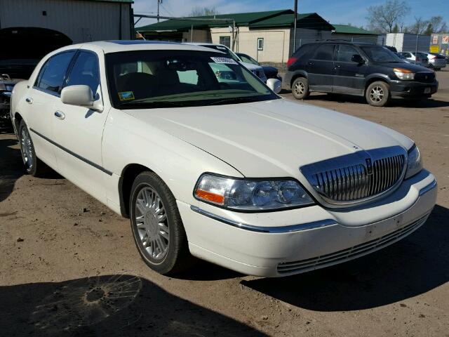 1LNHM82V87Y602778 - 2007 LINCOLN TOWN CAR S WHITE photo 1