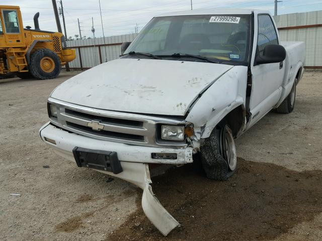 1GCCS14X6V8172644 - 1997 CHEVROLET S TRUCK S1 WHITE photo 2