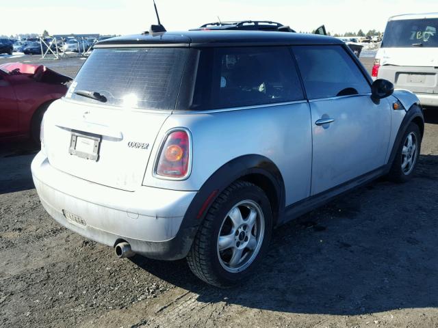 WMWMF3C56ATZ62339 - 2010 MINI COOPER SILVER photo 4