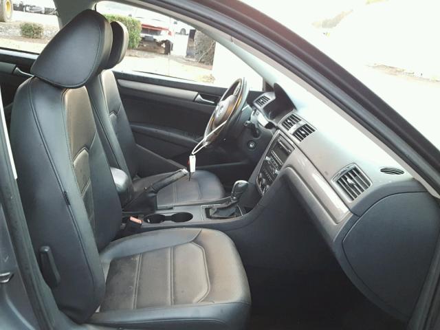 1VWAT7A35EC070965 - 2014 VOLKSWAGEN PASSAT S ნაცრისფერი ფოტო 5