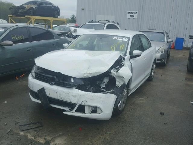 3VWD17AJ7EM265210 - 2014 VOLKSWAGEN JETTA SE WHITE photo 2