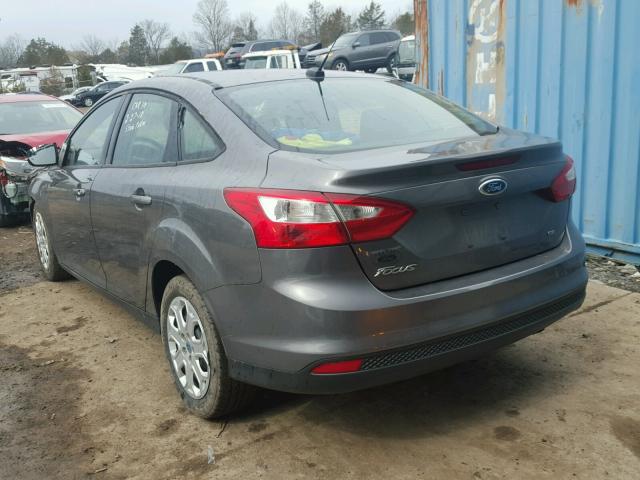 1FAHP3F20CL307654 - 2012 FORD FOCUS SE GRAY photo 3