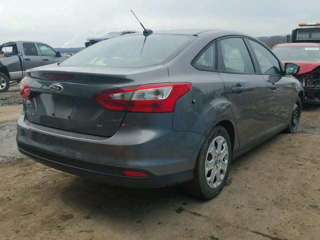 1FAHP3F20CL307654 - 2012 FORD FOCUS SE GRAY photo 4