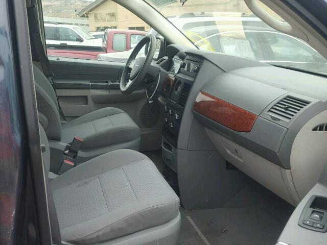 2A8HR44H98R678322 - 2008 CHRYSLER TOWN & COU BLUE photo 5