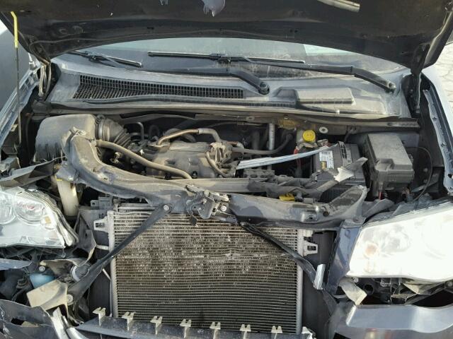 2A8HR44H98R678322 - 2008 CHRYSLER TOWN & COU BLUE photo 7