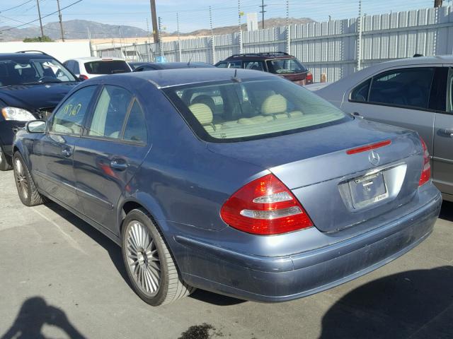 WDBUF65J74A435424 - 2004 MERCEDES-BENZ E 320 BLUE photo 3