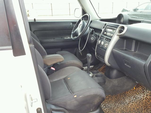 JTLKT324564032420 - 2006 TOYOTA SCION XB თეთრი ფოტო 5