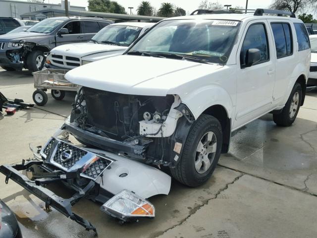 5N1AR18U46C620375 - 2006 NISSAN PATHFINDER WHITE photo 2