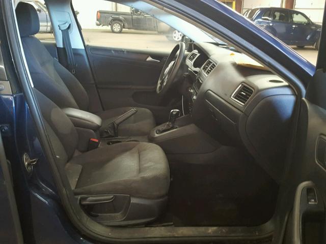 3VW2K7AJ2DM267563 - 2013 VOLKSWAGEN JETTA BASE 蓝色 照片 5