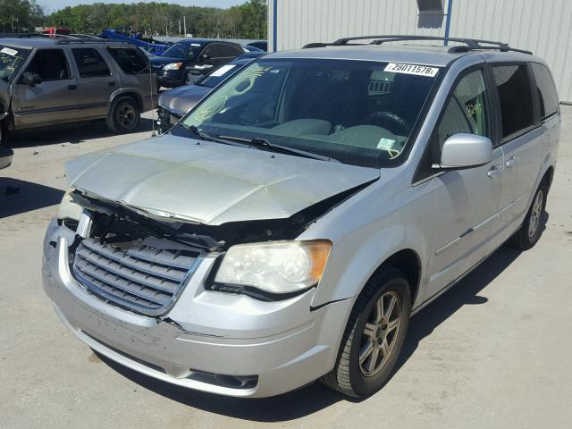 2A8HR54P68R141632 - 2008 CHRYSLER TOWN & COU SILVER photo 2