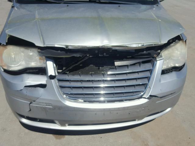 2A8HR54P68R141632 - 2008 CHRYSLER TOWN & COU SILVER photo 9