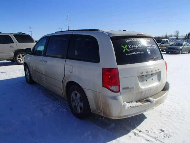 2D4RN4DG2BR752379 - 2011 DODGE GRAND CARA WHITE photo 3