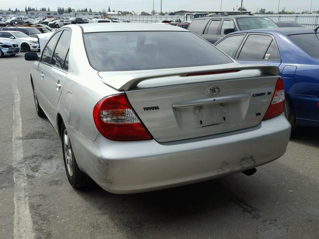 JTDBF32K520064092 - 2002 TOYOTA CAMRY LE SILVER photo 3