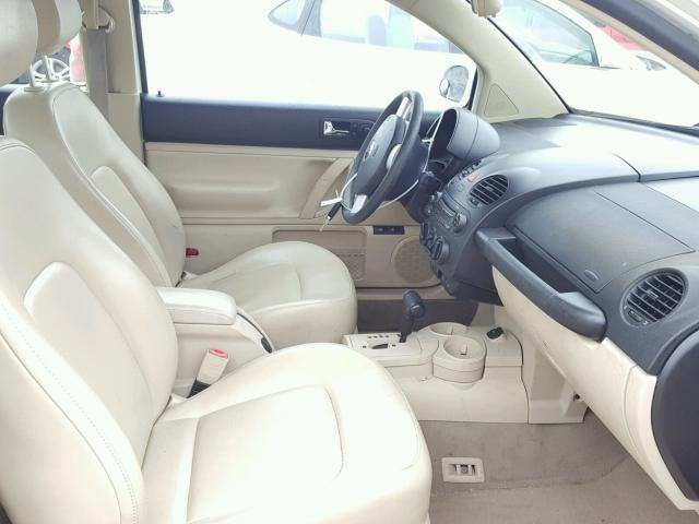 3VWCK31CX5M413286 - 2005 VOLKSWAGEN NEW BEETLE 白色 照片 5