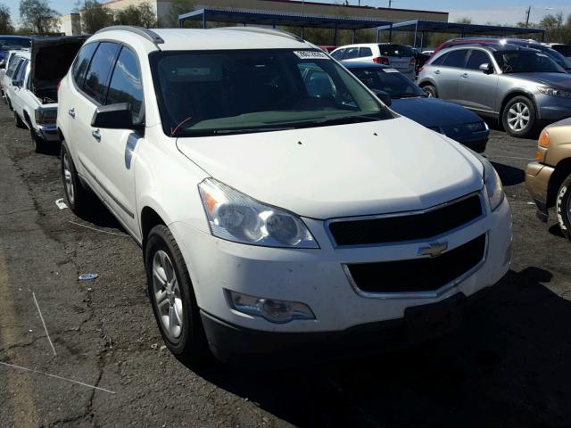 1GNLVEED5AJ246004 - 2010 CHEVROLET TRAVERSE L WHITE photo 1