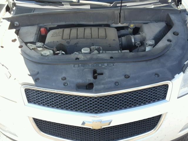 1GNLVEED5AJ246004 - 2010 CHEVROLET TRAVERSE L WHITE photo 7