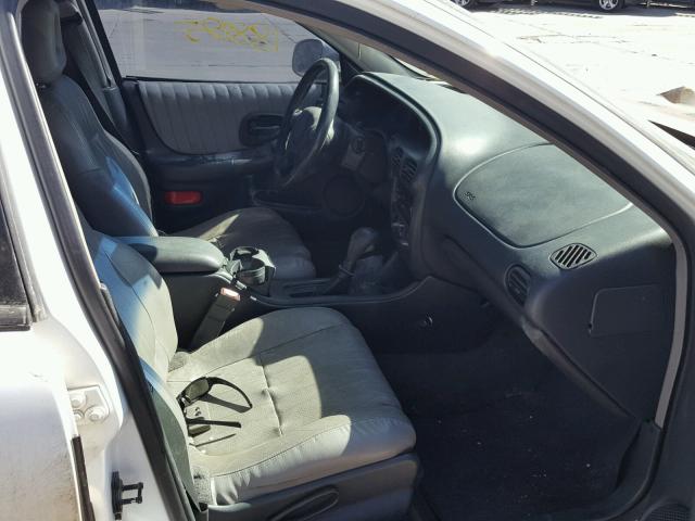 1G2WP52K61F243736 - 2001 PONTIAC GRAND PRIX WHITE photo 5