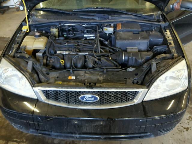 1FAFP34N05W131310 - 2005 FORD FOCUS ZX4 BLACK photo 7