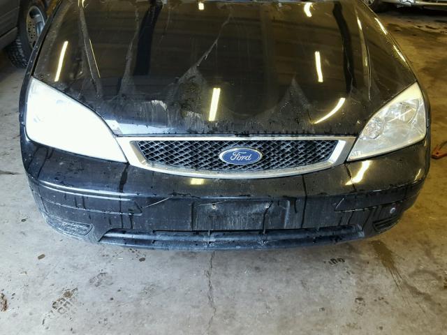 1FAFP34N05W131310 - 2005 FORD FOCUS ZX4 BLACK photo 9