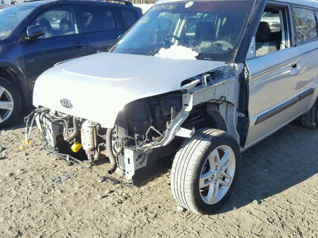 KNDJT2A22A7704278 - 2010 KIA SOUL + SILVER photo 9