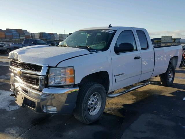 1GCHC29K38E161919 - 2008 CHEVROLET SILVERADO WHITE photo 2