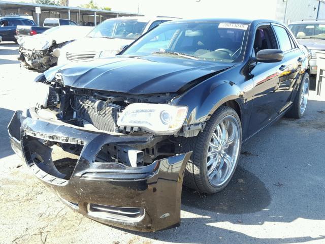 2C3CCABG6CH157444 - 2012 CHRYSLER 300 V6 BLACK photo 2