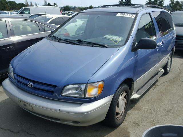 4T3ZF13C0YU285257 - 2000 TOYOTA SIENNA LE BLUE photo 2