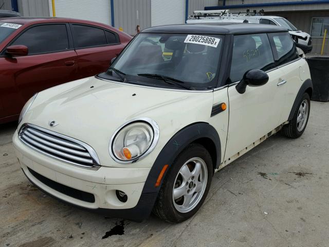 WMWMF33539TT68691 - 2009 MINI COOPER WHITE photo 2