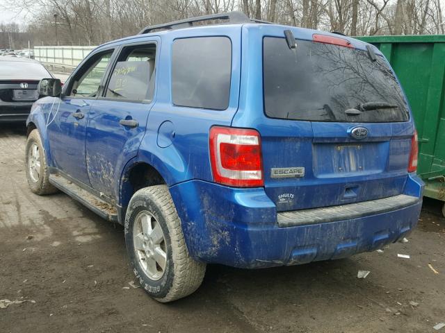 1FMCU9D75BKC02963 - 2011 FORD ESCAPE XLT BLUE photo 3