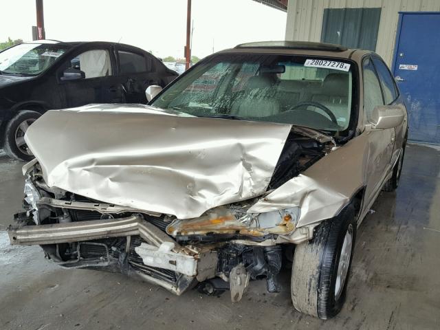 1HGCG1653YA028125 - 2000 HONDA ACCORD EX GOLD photo 2