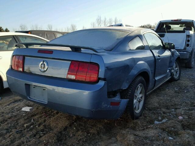 1ZVFT80N155146068 - 2005 FORD MUSTANG BLUE photo 4