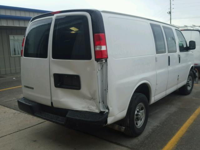 1GCWGAFF3H1100574 - 2017 CHEVROLET EXPRESS G2 WHITE photo 4