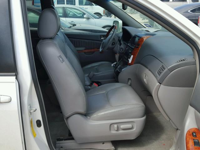 5TDZA22C06S407300 - 2006 TOYOTA SIENNA XLE WHITE photo 5