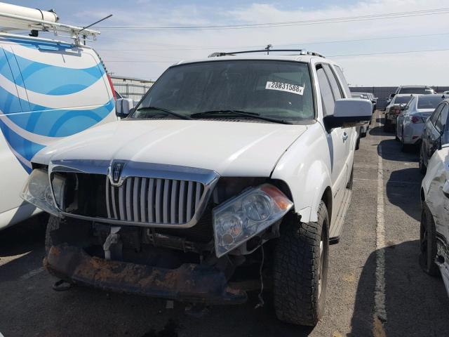 5LMFU285X5LJ11759 - 2005 LINCOLN NAVIGATOR WHITE photo 2